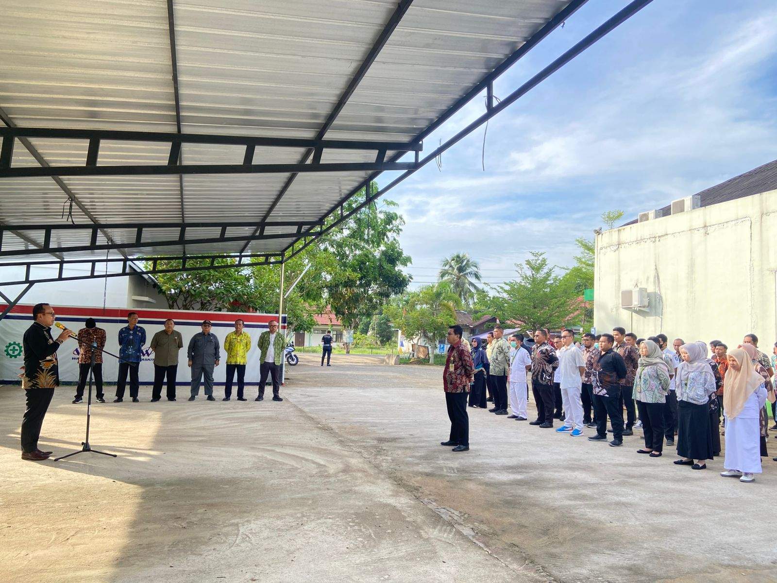 Inspektur Daerah Dampingi Bupati Melaksanakan Apel Pagi dan Kunjungan Kerja ke RSUD TBSI Kubu Raya